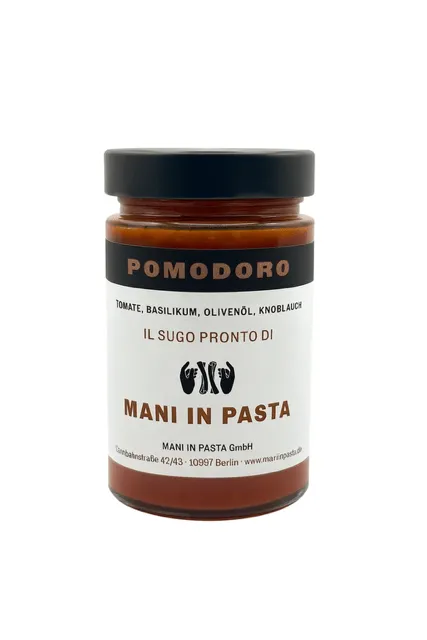 mani-in-pasta-pomodoro-basilico-italienische-tomatensauce-mit-basilikum image 1