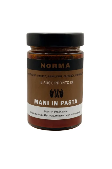 mani-in-pasta-norma-tomatensauce-mit-ger-steter-aubergine image 1