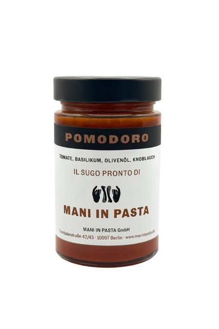 mani-in-pasta-pomodoro-basilico-italienische-tomatensauce-mit-basilikum image 1